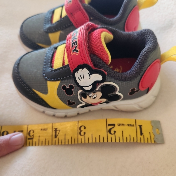 Mickey Mouse shoes size 4 - Picture 2 of 4